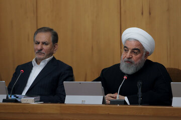 حجت الاسلام والمسلمین حسن روحانی رئیس جمهوری و اسحاق جهانگیری معاون اول رئیس جمهوری روز چهارشنبه در جلسه هیات دولت