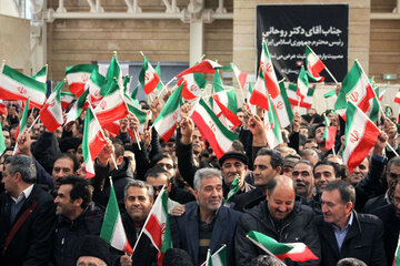 ایرنا-تبریز- خط راه آهن میانه ـ بستان آباد امروز چهارشنبه با حضور حجت الاسلام والمسلمین حسن روحانی رییس جمهوری افتتاح و نخستین سفر از این مسیر به مقصد مشهد مقدس انجام شد.

