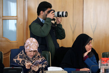 ایرنا - تهران - نشست خبری «علی ربیعی» سخنگوی دولت با خبرنگاران، روز دوشنبه در محل ساختمان کوثر ریاست جمهوری برگزار شد.