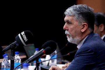 وزیر فرهنگ: زبان فارسی از هویت ایرانی اسلامی تفکیک‌ناپذیر است
