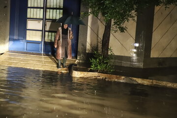آب گرفتگی شدید در خیابانها و معابر و برخی منازل اهواز