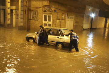 آب گرفتگی شدید در خیابانها و معابر و برخی منازل اهواز