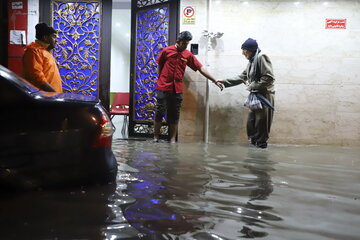 آب گرفتگی شدید در خیابانها و معابر و برخی منازل اهواز