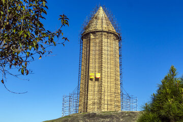 حذف علف‌های هرز برج قابوس