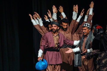 نمایش «میراحمد و قیغان»