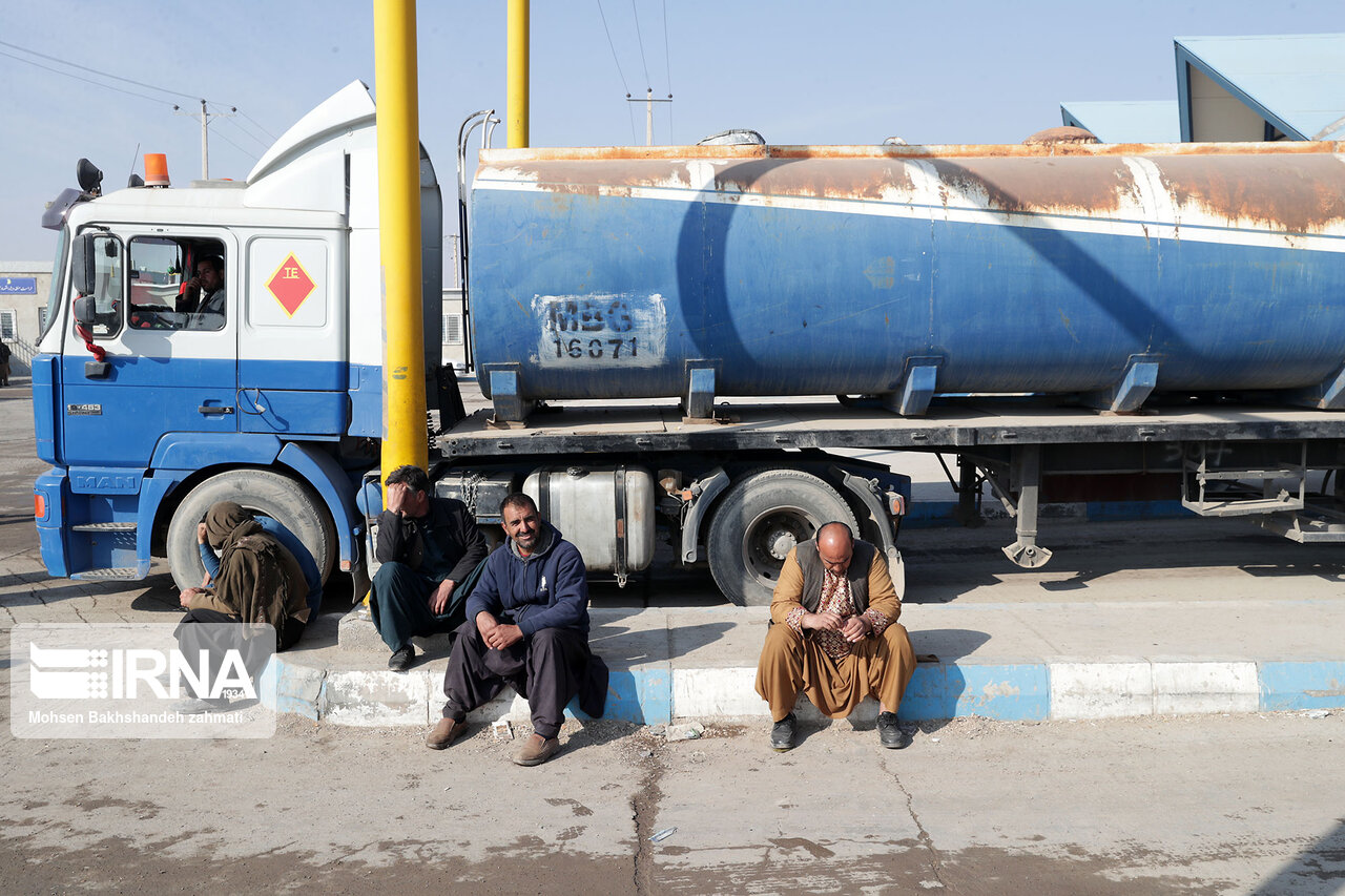 ۷۰ درصد بنزین مصرفی افغانستان از ایران تامین میشود ۷۰ درصد بنزین مصرفی افغانستان از ایران تامین میشود