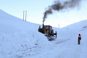 بارش برف جاده ۹ روستای شهرستان اردل چهارمحال و بختیاری را مسدود کرد