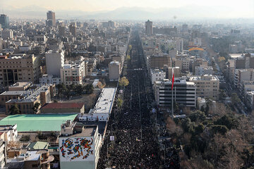 حضور پرشور مردم تهران در مراسم تشییع شهید سپهبد قاسم سلیمانی و همرزمان شهیدش