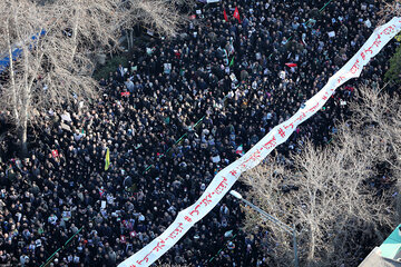 حضور پرشور مردم تهران در مراسم تشییع شهید سپهبد قاسم سلیمانی و همرزمان شهیدش