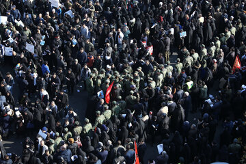 ایرنا-تهران- مراسم تشییع پیکر شهدای مقاومت امروز صبح دوشنبه از مقابل دانشگاه تهران برگزار شد.عکاس مجتبی محمدلو