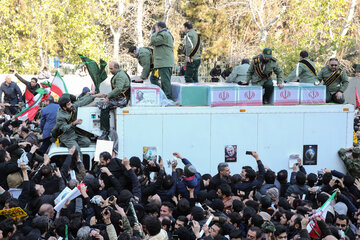 ایرنا-تهران- مراسم تشییع پیکر شهدای مقاومت امروز صبح دوشنبه از مقابل دانشگاه تهران برگزار شد.عکاس سید سعید رضا رضوی