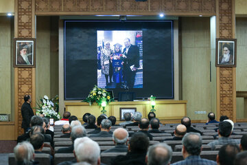 مراسم یادبود دو تن از جان‌باختگان حادثه سقوط هواپیمای اوکراین