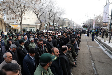 ایرنا - زنجان - پیکر مطهر شهیده «الناز نبیی» یکی از شهدای حادثه هوایی تهران- کی یف با حضور پرشکوه اقشار مختلف مردم و مسؤولان استان زنجان روز پنجشنبه در این شهر تشییع شد. 