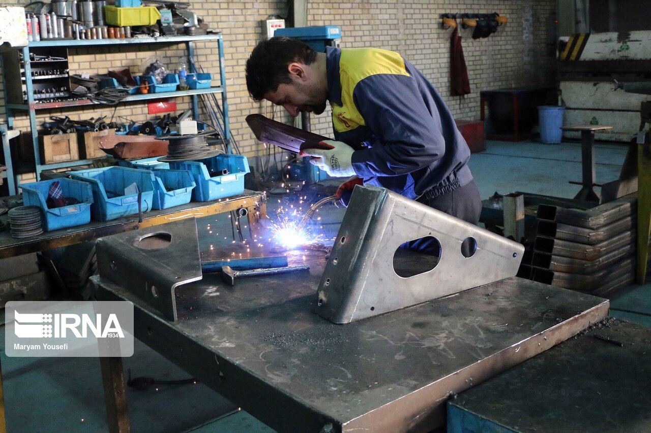 جوانان هرمزگان و خودباوری درتولید قطعات بومی صنعتی
