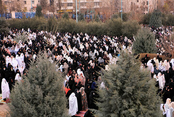 ایرنا - تهران - در آستانه سالگرد پیروزی انقلاب اسلامی و در طلیعه گام دوم انقلاب، نماز جمعه این هفته تهران به امامت حضرت آیت‌الله العظمی خامنه‌ای رهبر معظم انقلاب اسلامی و با حضور پرشور مردم بصیر و انقلابی در مصلی امام خمینی (ره) برگزار شد.