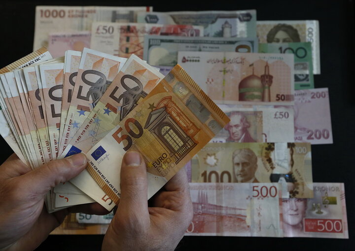 نرخ رسمی یورو و ۲۱ ارز دیگر کاهش یافت