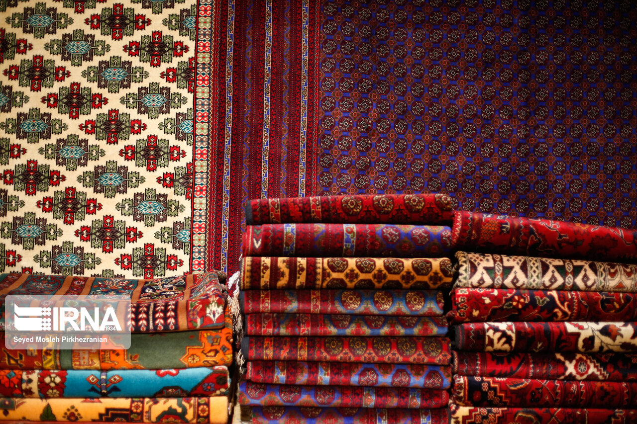۱۵۸ هزار دلار فرش دستبافت از  استان مرکزی به خارج از کشور صادر شد ۱۵۸ هزار دلار فرش دستبافت از  استان مرکزی به خارج از کشور صادر شد
