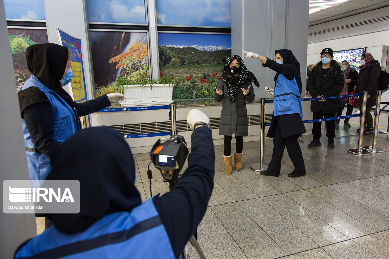 معاینه مسافران چینی با «تب‌سنج» و «اسکنر حرارتی» در فرودگاه امام