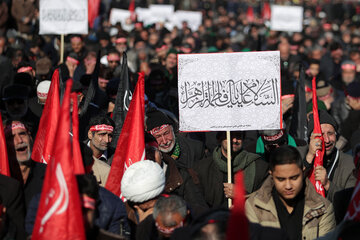 ایرنا -مشهد- اجتماع بزرگ فاطمیون همزمان با سالروز شهادت حضرت فاطمه (س) روز چهارشنبه در عرصه میدان شهدای مشهد برپا شد.