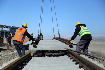 وزیر راه: یک هزار کیلومتر راه‌آهن تا پایان سال ۱۴۰۰ افتتاح می‌شود