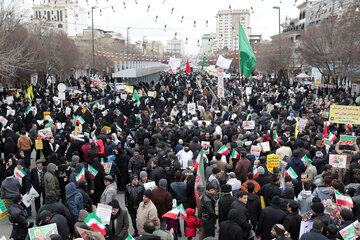 ایرنا-مشهد - همزمان با سراسر کشور چهل و یکمین حضور پر شکوه مردم مشهد در راهپیمایی ۲۲ بهمن رقم خورد. عکاس: محسن بخشنده