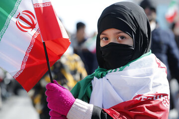 حضور پرشور خانواده شهدا و ایثارگران در راهپیمایی باشکوه ۲۲ بهمن

