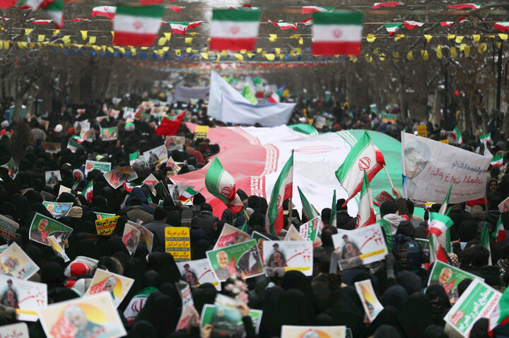 امام جمعه تویسرکان: اقتدار نظام، انقلابی در جهان به پا کرد