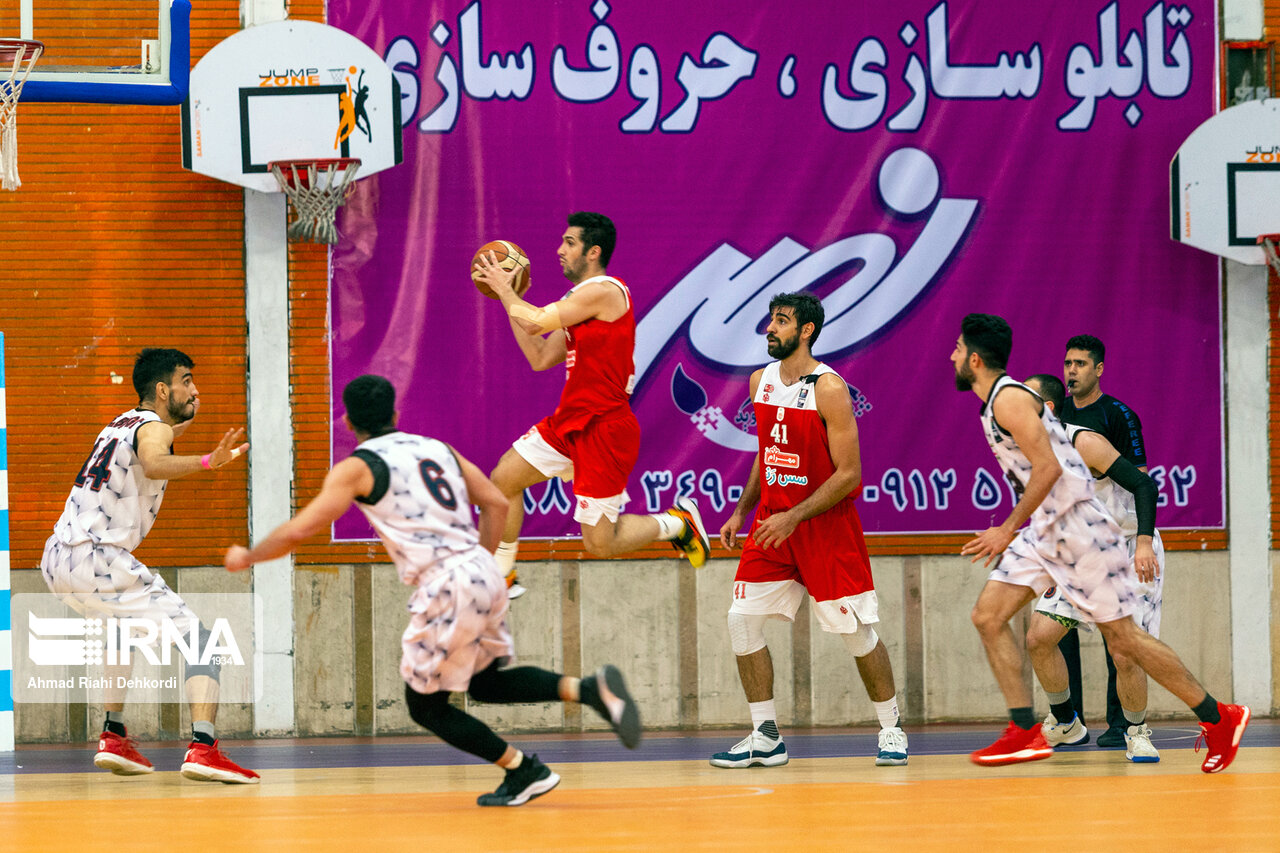 پیروزی مهرام و کوچین در لیگ برتر بسکتبال