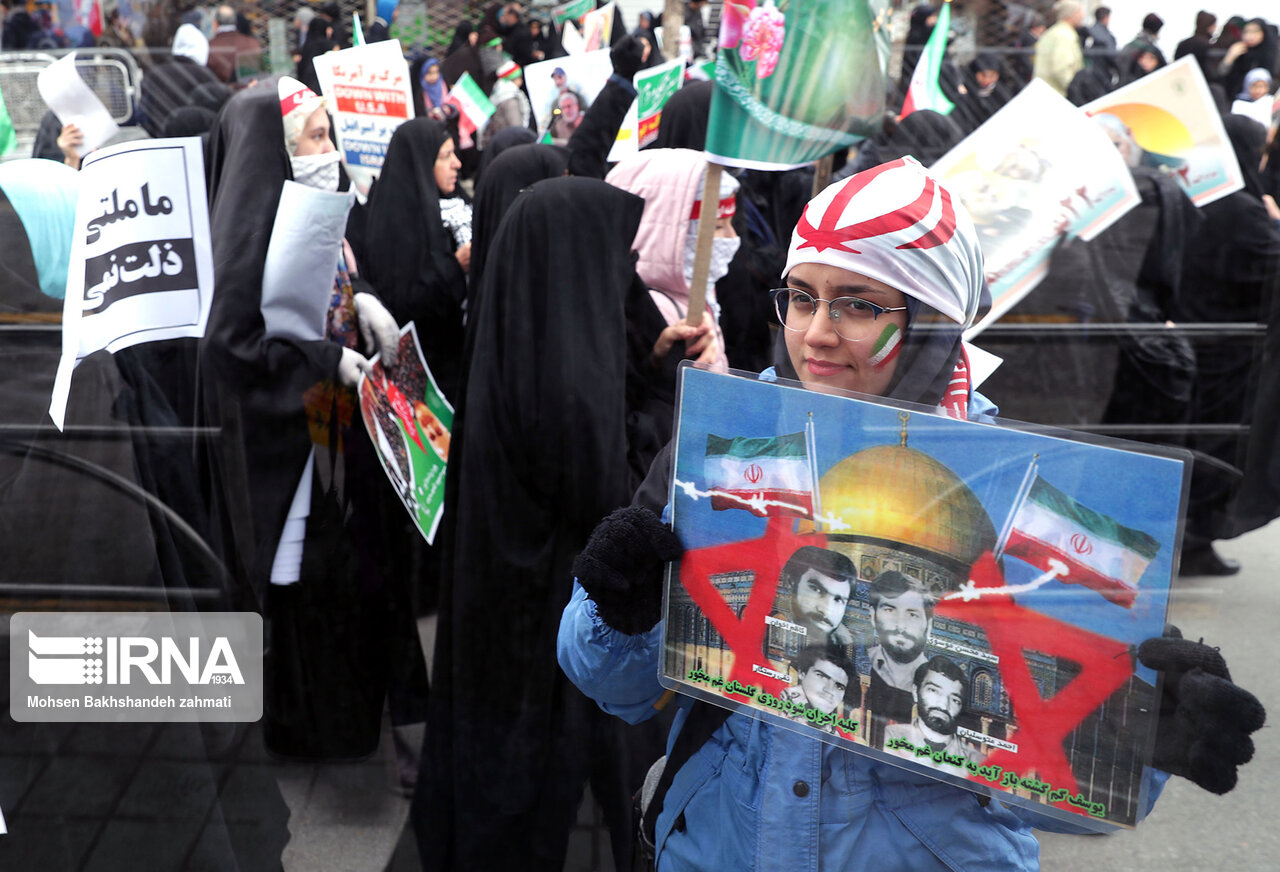 رمز موفقیت انقلاب اسلامی داشتن اقتدار است