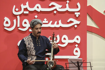 اجرای گروه خسروان در جشنواره موسیقی فجر