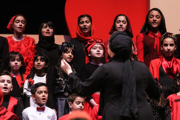 اجرای گروه کوبه ای وآوازی «ودا» در شب ششم جشنواره موسیقی فجر