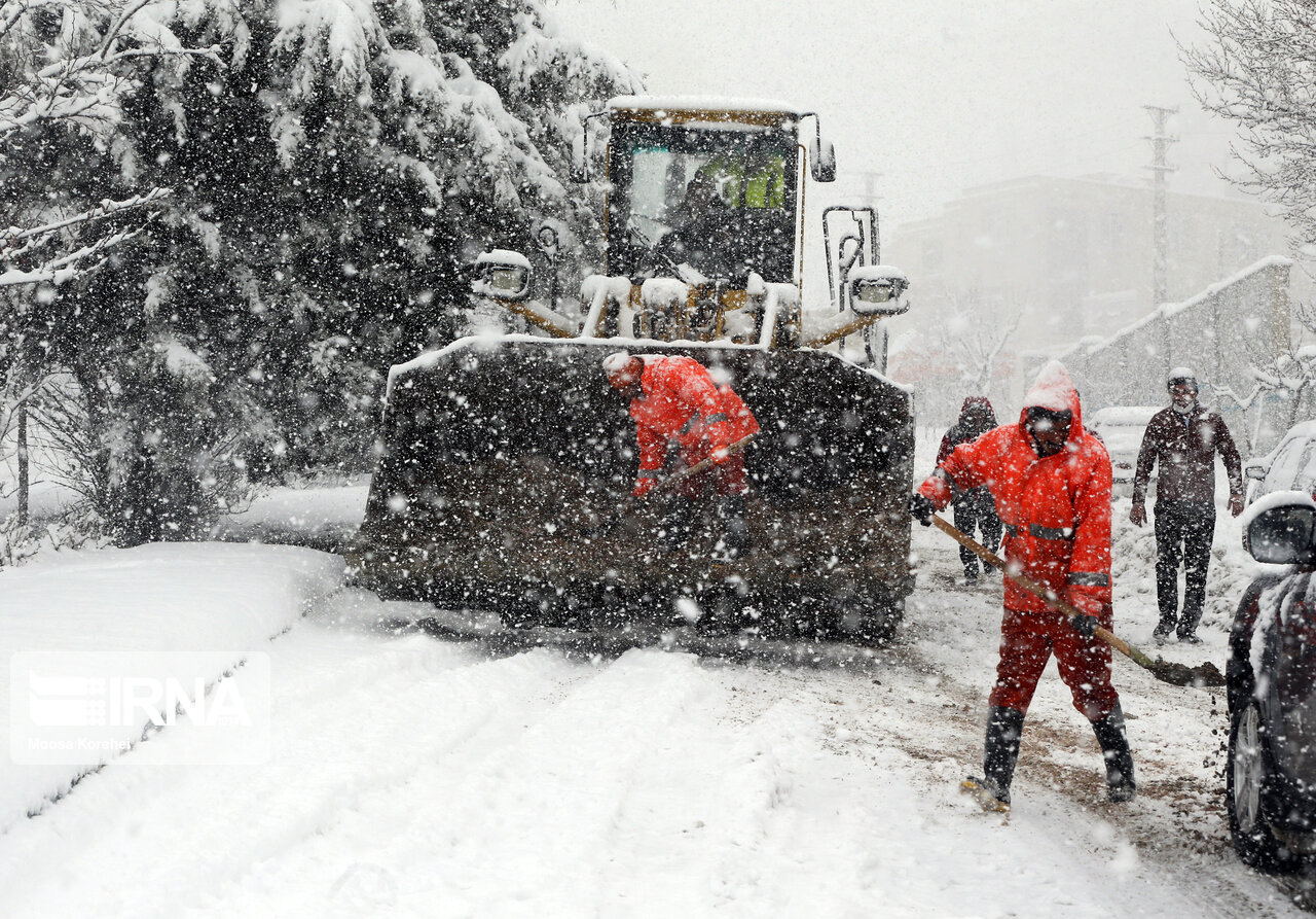 پنج هزار و ۲۰۰ کیلومتر از راههای برفگیر گلستان نمکپاشی شد پنج هزار و ۲۰۰ کیلومتر از راههای برفگیر گلستان نمکپاشی شد