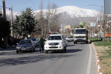 ضد عفونی خیابان های بروجرد توسط گروه 24 بعثت سپاه