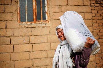 توزیع بسته های غذایی در روستاهای کردستان‎