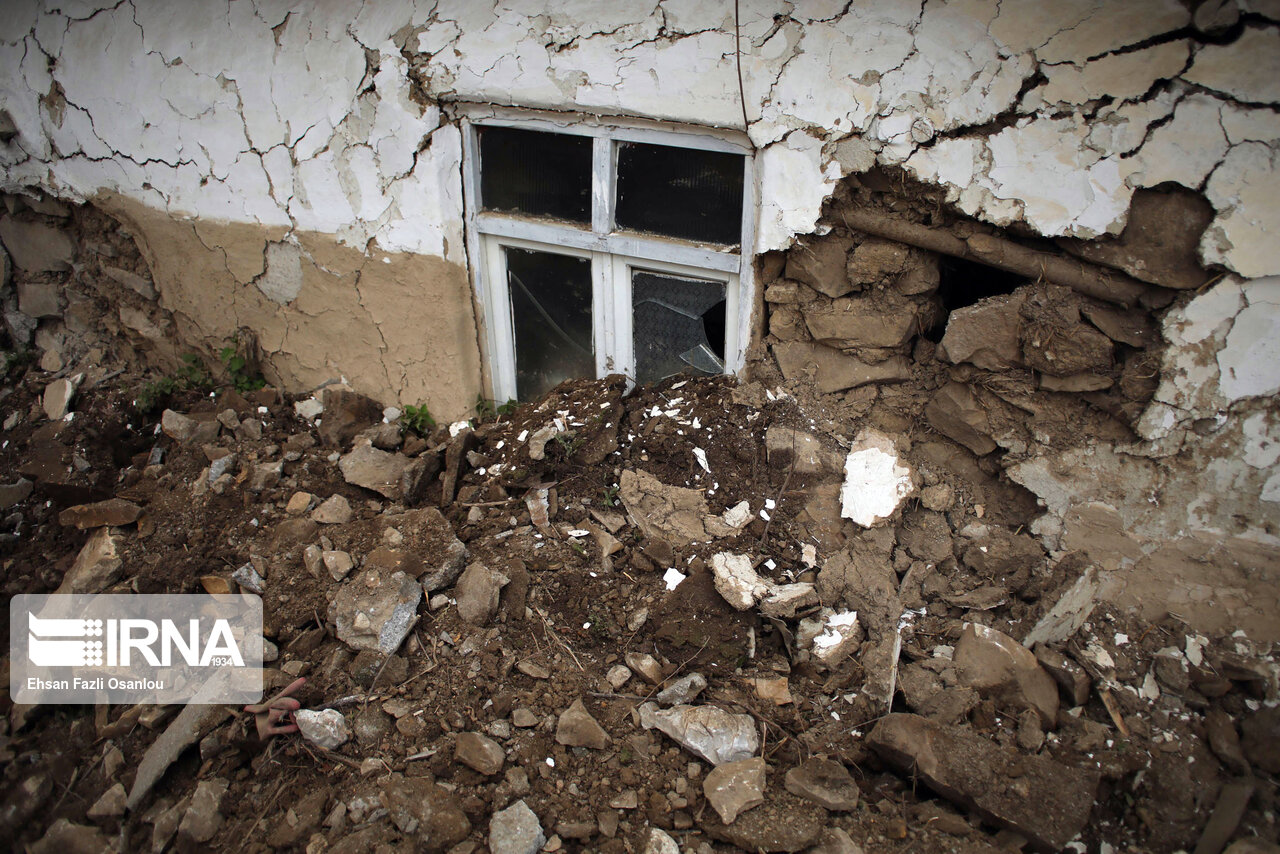 رانش زمین به ۳۹ خانه روستایی در مراوه‌تپه خسارت زد
