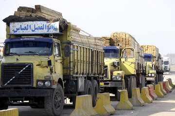 فزونی ۳۰ درصدی حمل بار در کارنامه کامیون‌داران فارس