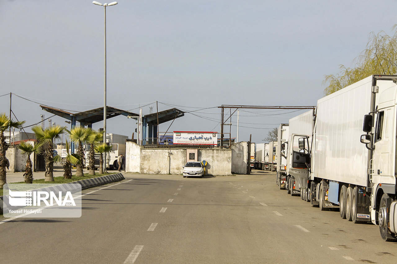 فرماندار: رفع مساله ازدحام کامیون‌ها در مرز آستارا پیگیری می‌شود