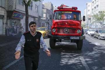 عملیات ضدعفونی مرکز تهران توسط آتش نشانان