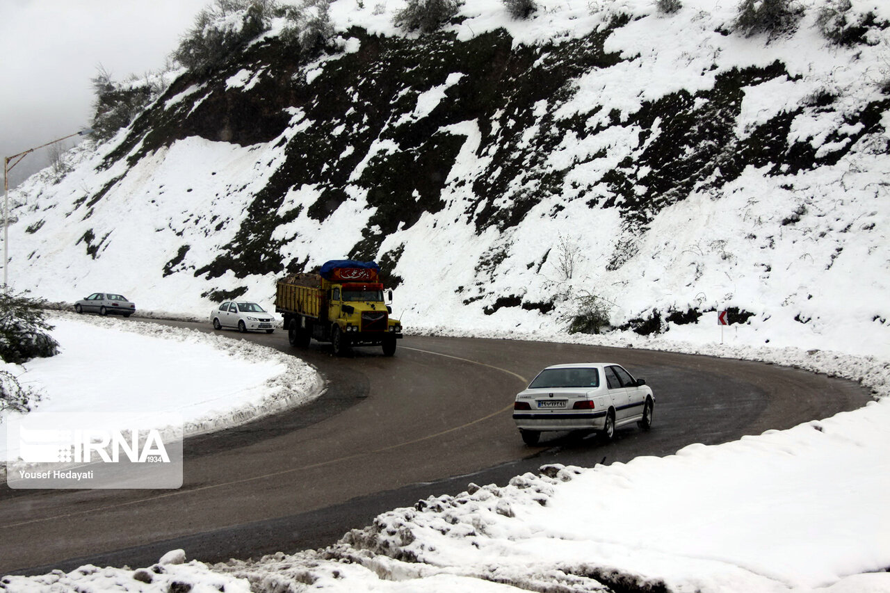 بارش نخستین برف پاییزی در گردنه آوج بارش نخستین برف پاییزی در گردنه آوج