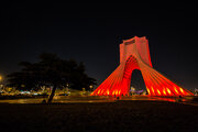 Welttag für Hämophilie: Azadi-Turm leuchtet rot 