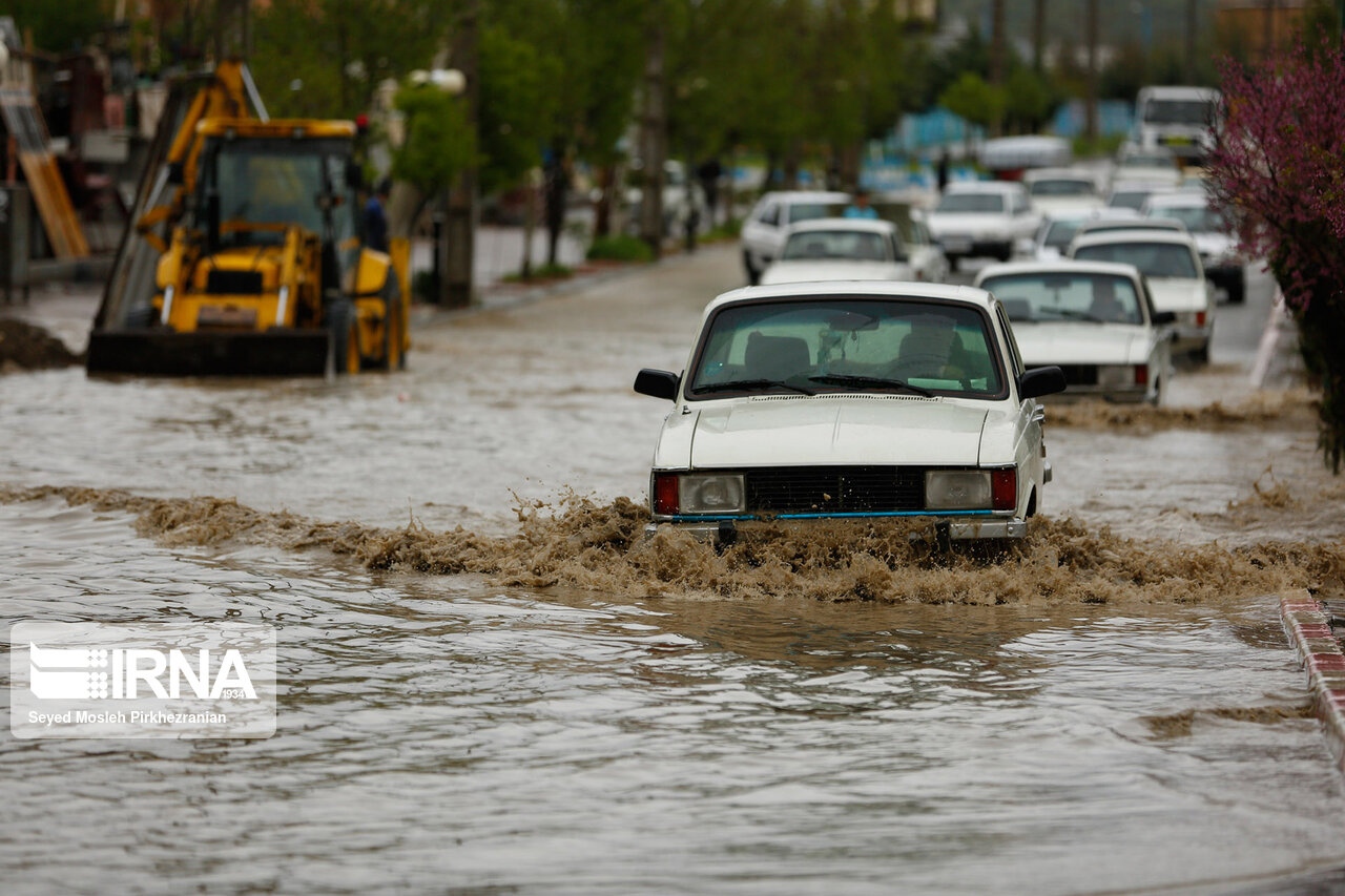 گزارش بارندگی در جاده‌های ۱۲ استان؛ مسافران نوروزی احتیاط کنند
