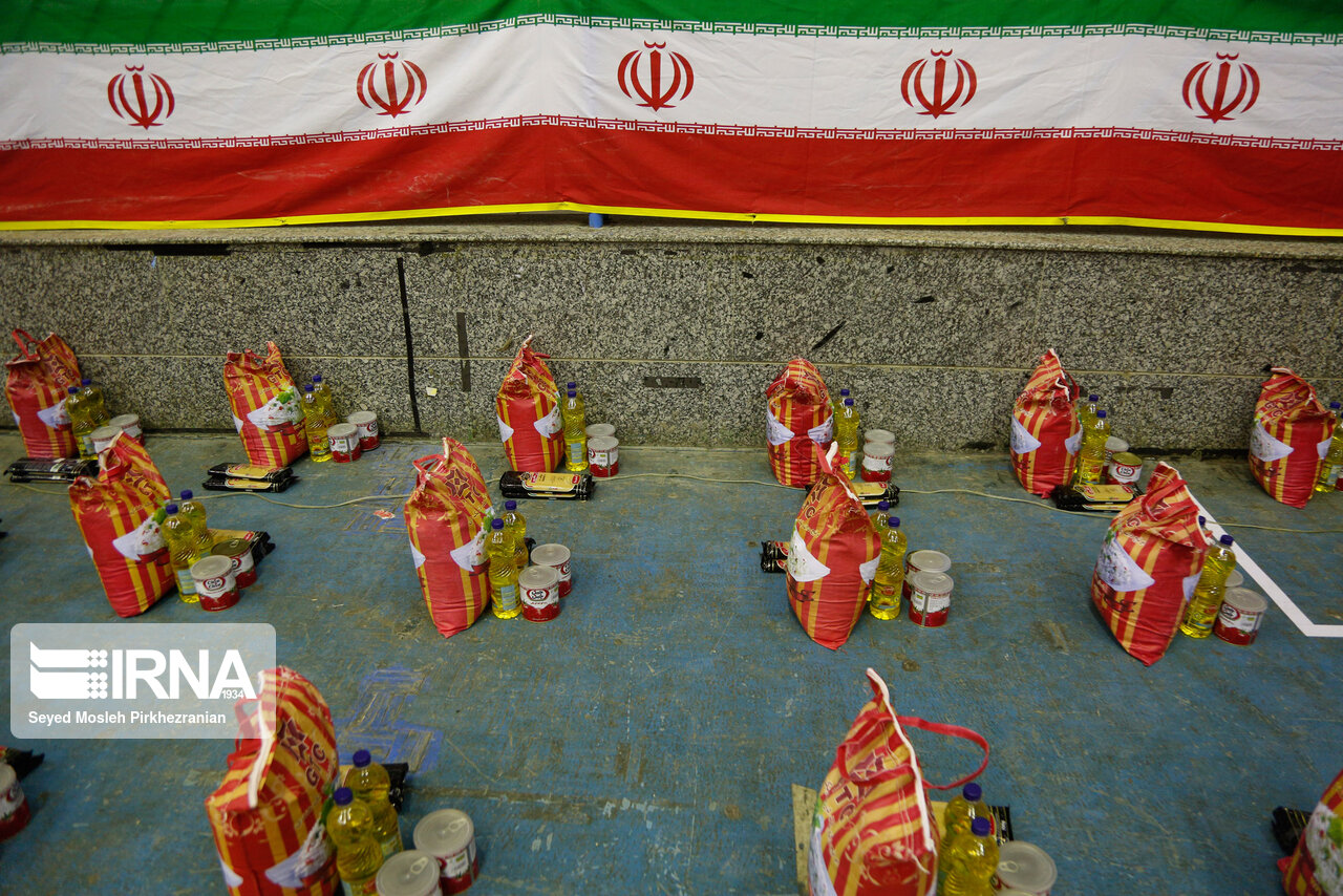 سه هزار و ۹۳۷ بسته معیشتی  در شازند استان مرکزی توزیع شد سه هزار و ۹۳۷ بسته معیشتی  در شازند استان مرکزی توزیع شد