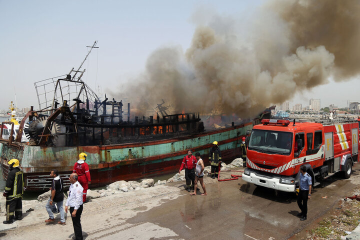 اسکله پشت شهر بندرعباس مجوز ندارد