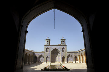 مسجد نصیرالملک یا مسجد صورتی