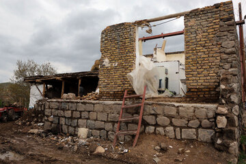 بازسازی مناطق زلزله زده میانه