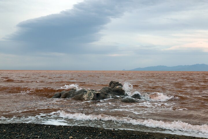 حجم آب دریاچه ارومیه همچنان فراتر از ۵ میلیارد مترمکعب