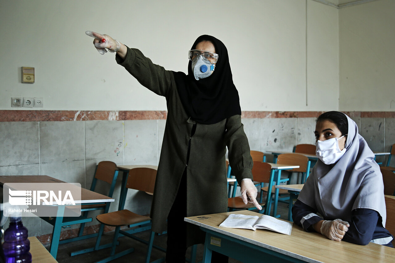 برای ارائه کارنامه دانشآموزان درخواست پول تخلف است