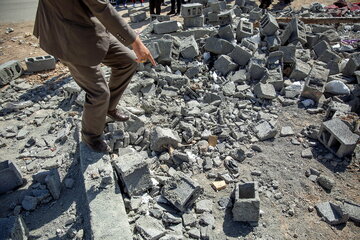 بازدید مسئولان قضایی و شهردار کرمانشاه از آلونک تخریب‌شده «آسیه پناهی»