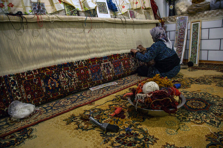 معاون استاندار: صادرات فرش چهارمحال و بختیاری تقویت میشود