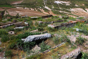 Histórico templo del fuego y cementerio de Qadamgah 